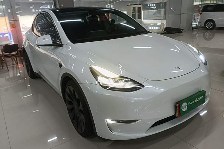 Used Tesla Model Y 2022 Performance High-Performance All-Wheel-Drive Version Front Right 45 Deg