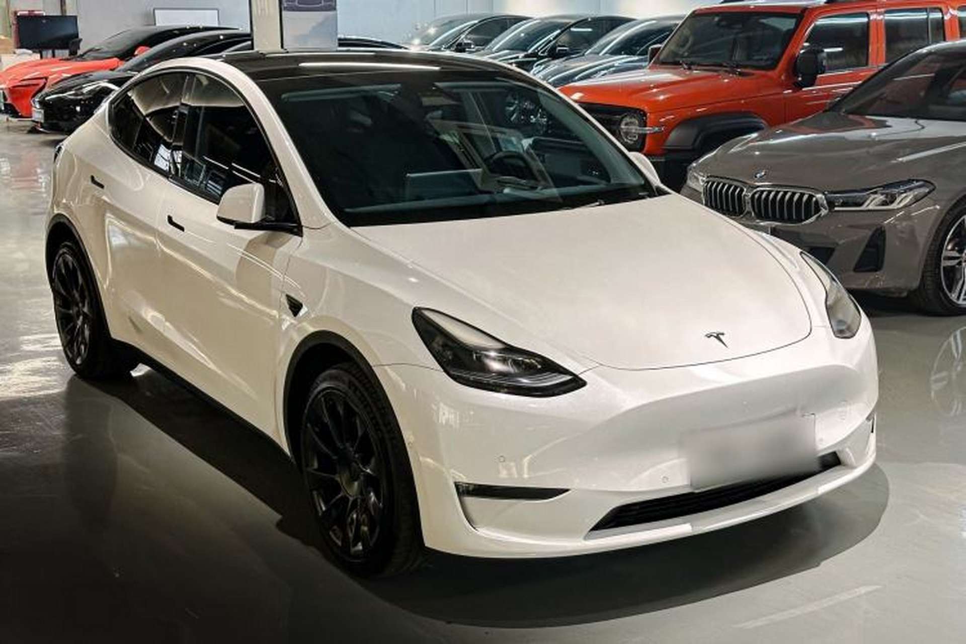 Used Tesla Model Y 2022 Long-Range All-Wheel-Drive Version Front Right 45 Deg