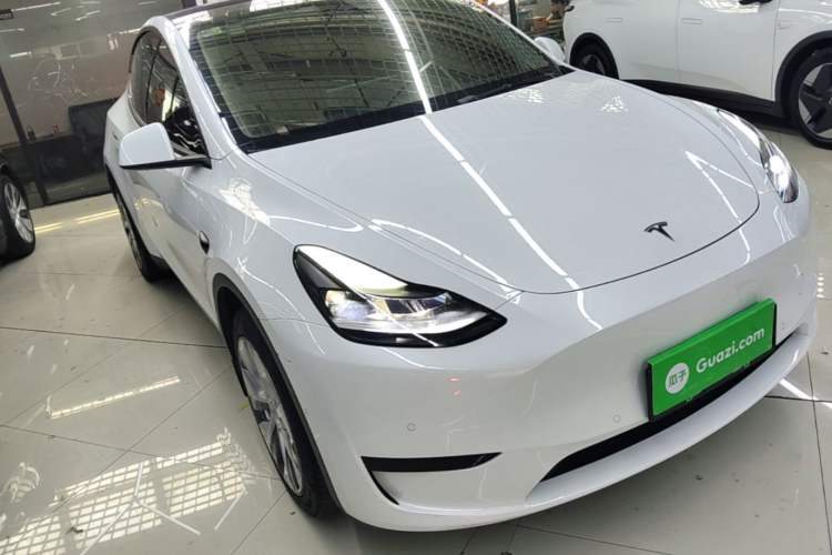 Used Tesla Model Y 2022 Rear-Wheel-Drive Version Front Right 45 Deg