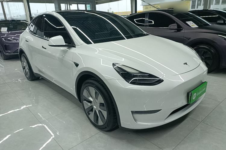 Used Tesla Model Y 2022 Long-Range All-Wheel-Drive Version Front Right 45 Deg