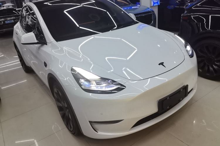 Used Tesla Model Y 2022 Long-Range All-Wheel-Drive Version Front Right 45 Deg