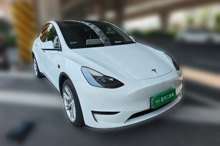 Used Tesla Model Y 2022 Long-Range All-Wheel-Drive Version Front Right 45 Deg