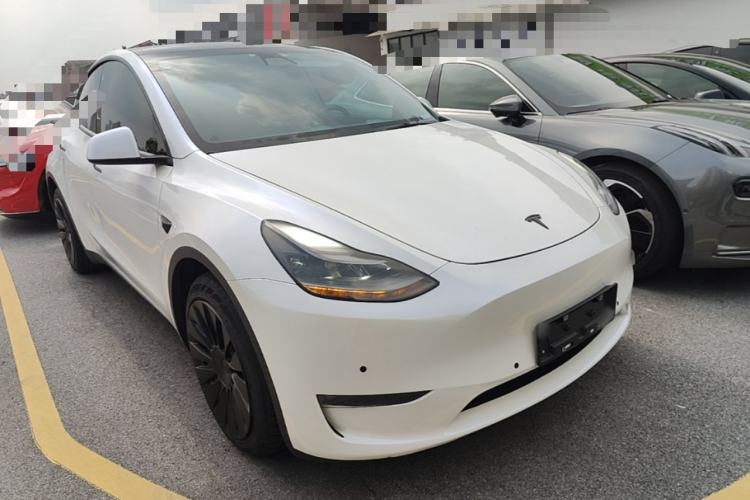 Used Tesla Model Y 2022 Long-Range All-Wheel-Drive Version Front Right 45 Deg