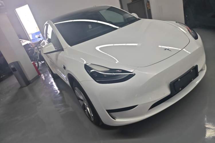 Used Tesla Model Y 2022 Rear-Wheel-Drive Version Front Right 45 Deg