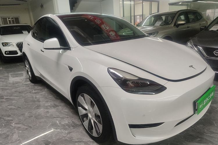 Used Tesla Model Y 2022 Rear-Wheel-Drive Version Front Right 45 Deg
