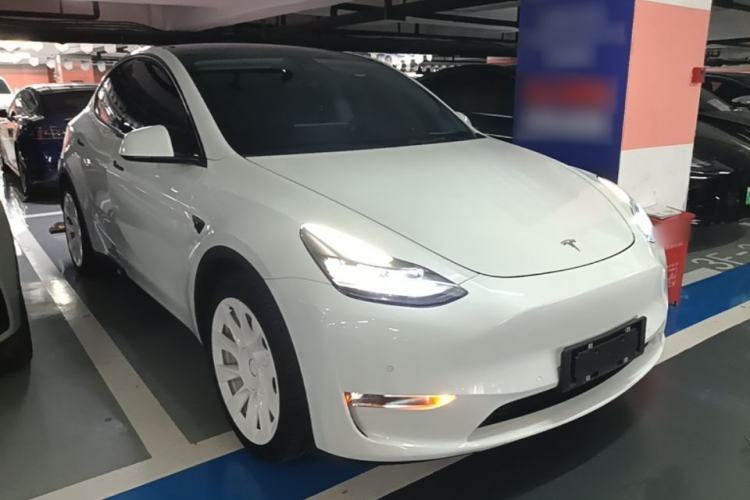 Used Tesla Model Y 2022 Rear-Wheel-Drive Version Front Right 45 Deg
