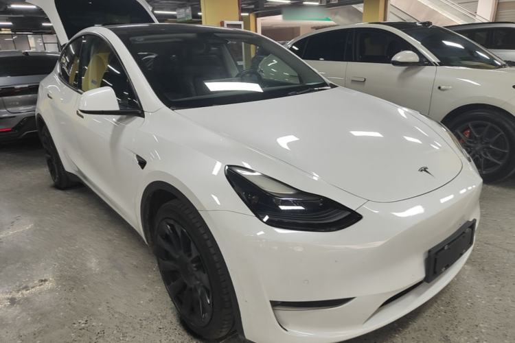 Used Tesla Model Y 2022 Long-Range All-Wheel-Drive Version Front Right 45 Deg