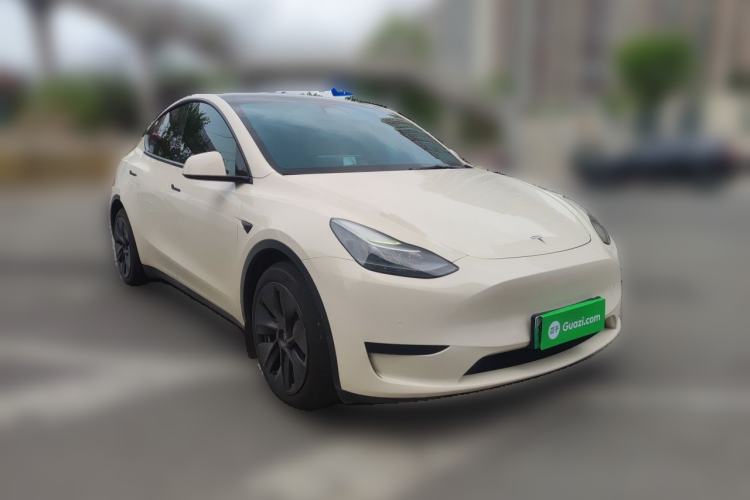 Used Tesla Model Y 2022 Rear-Wheel-Drive Version Front Right 45 Deg