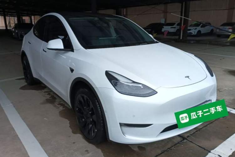 Used Tesla Model Y 2022 Long-Range All-Wheel-Drive Version Front Right 45 Deg