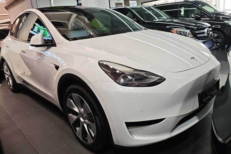 Used Tesla Model Y 2022 Rear-Wheel-Drive Version Front Right 45 Deg
