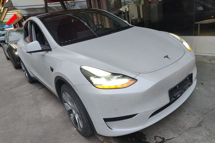 Used Tesla Model Y 2022 Rear-Wheel-Drive Version Front Right 45 Deg