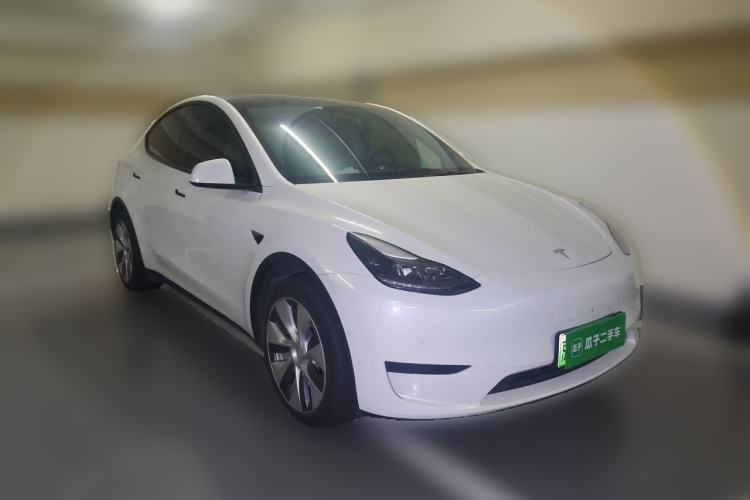 Used Tesla Model Y 2022 Rear-Wheel-Drive Version Front Right 45 Deg