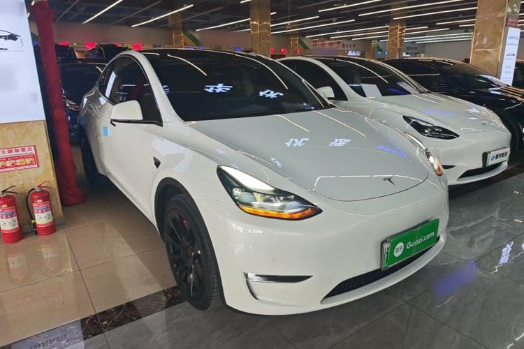 Used Tesla Model Y 2022 Long-Range All-Wheel-Drive Version Front Right 45 Deg