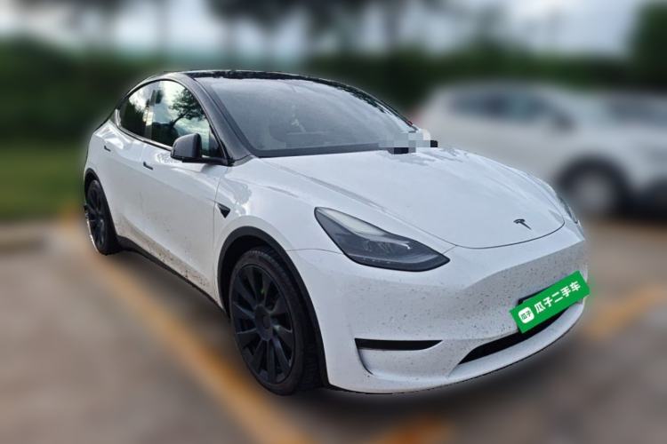 Used Tesla Model Y 2022 Long-Range All-Wheel-Drive Version Front Right 45 Deg