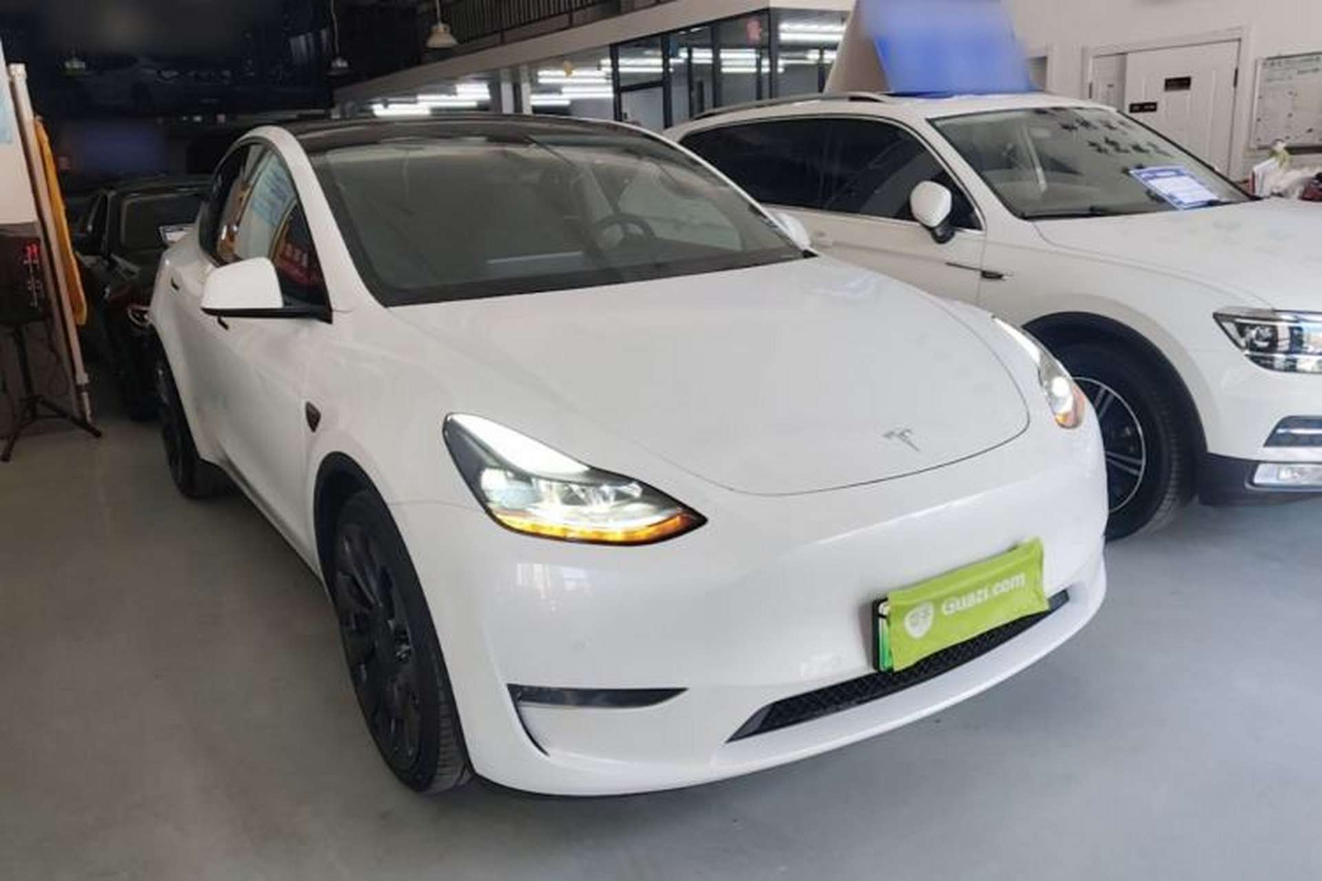 Used Tesla Model Y 2022 Performance High-Performance All-Wheel-Drive Version Front Right 45 Deg