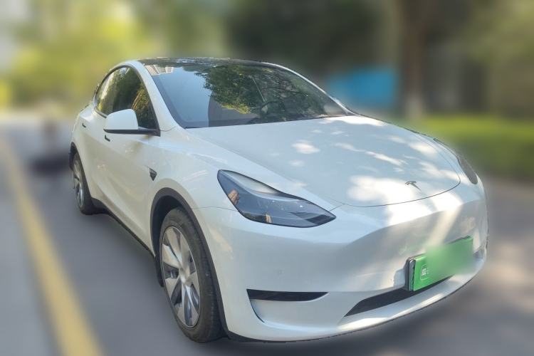 Used Tesla Model Y 2022 Rear-Wheel-Drive Version Front Right 45 Deg