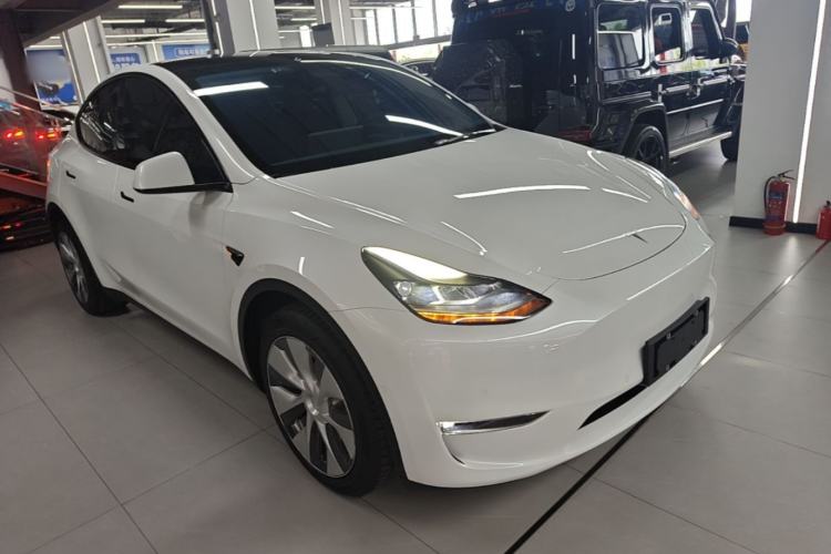 Used Tesla Model Y 2022 Long-Range All-Wheel-Drive Version Front Right 45 Deg