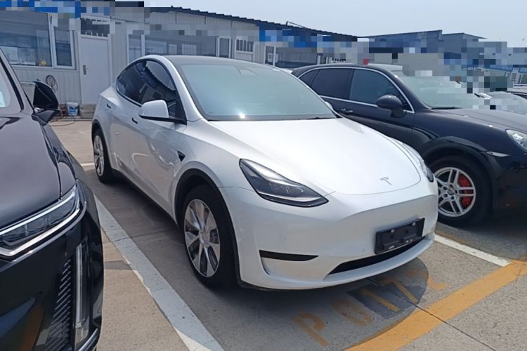 Used Tesla Model Y 2022 Rear-Wheel-Drive Version Front Right 45 Deg