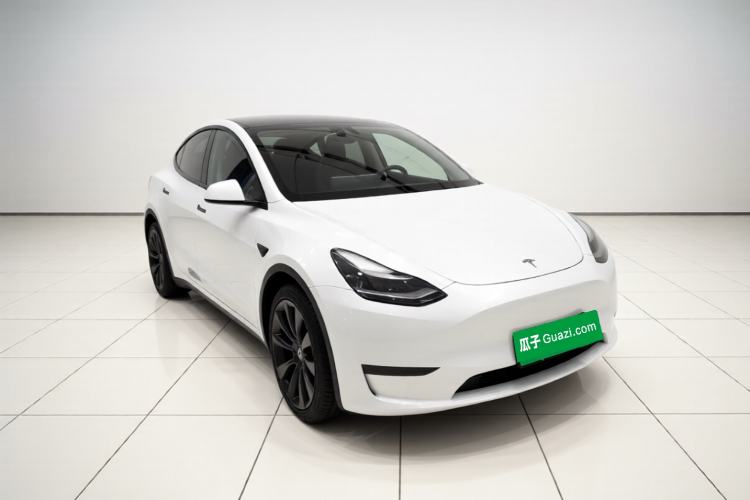 Used Tesla Model Y 2022 Long-Range All-Wheel-Drive Version Front Right 45 Deg