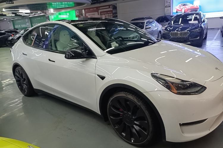 Used Tesla Model Y 2022 Performance High-Performance All-Wheel-Drive Version Front Right 45 Deg