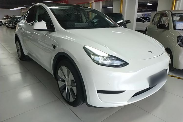 Used Tesla Model Y 2022 Rear-Wheel-Drive Version Front Right 45 Deg