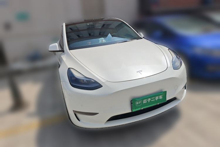 Used Tesla Model Y 2022 Long-Range All-Wheel-Drive Version Front Right 45 Deg