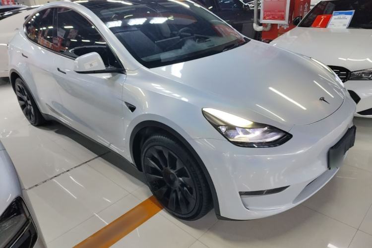 Used Tesla Model Y 2022 Long-Range All-Wheel-Drive Version Front Right 45 Deg