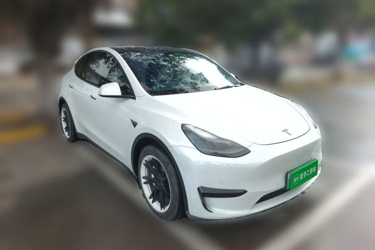 Used Tesla Model Y 2022 Rear-Wheel-Drive Version Front Right 45 Deg