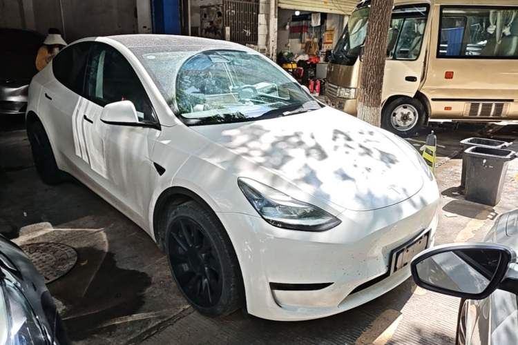 Used Tesla Model Y 2022 Rear-Wheel-Drive Version Front Right 45 Deg