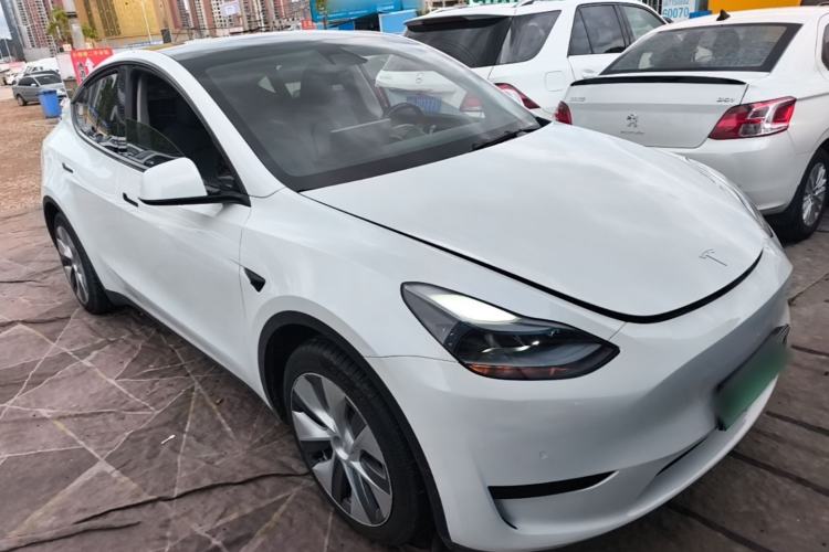 Used Tesla Model Y 2022 Rear-Wheel-Drive Version Front Right 45 Deg