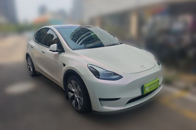 Used Tesla Model Y 2022 Long-Range All-Wheel-Drive Version Front Right 45 Deg