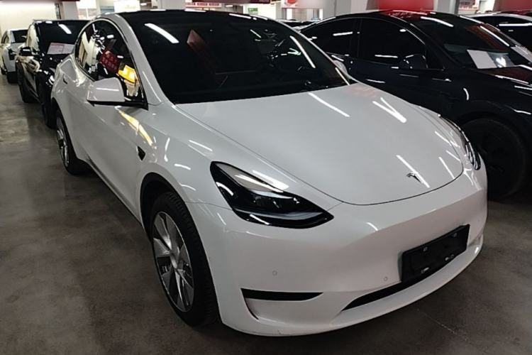 Used Tesla Model Y 2022 Rear-Wheel-Drive Version Front Right 45 Deg