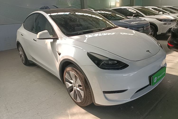 Used Tesla Model Y 2022 Rear-Wheel-Drive Version Front Right 45 Deg