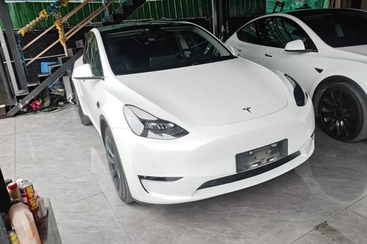 Used Tesla Model Y 2022 Long-Range All-Wheel-Drive Version Front Right 45 Deg
