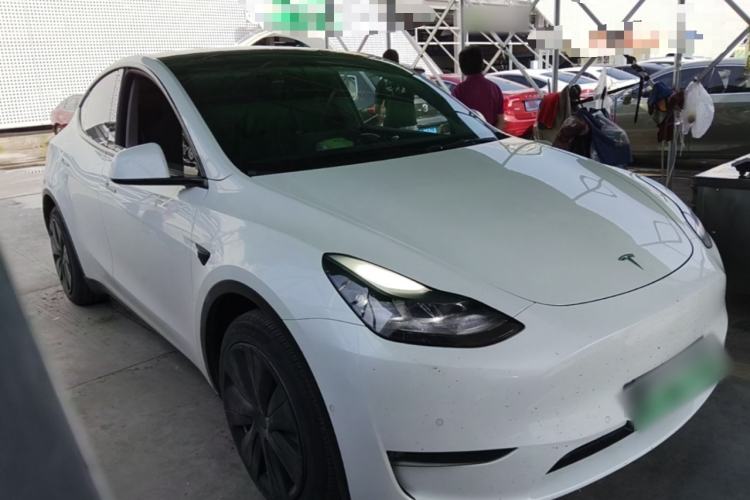 Used Tesla Model Y 2022 Long-Range All-Wheel-Drive Version Front Right 45 Deg
