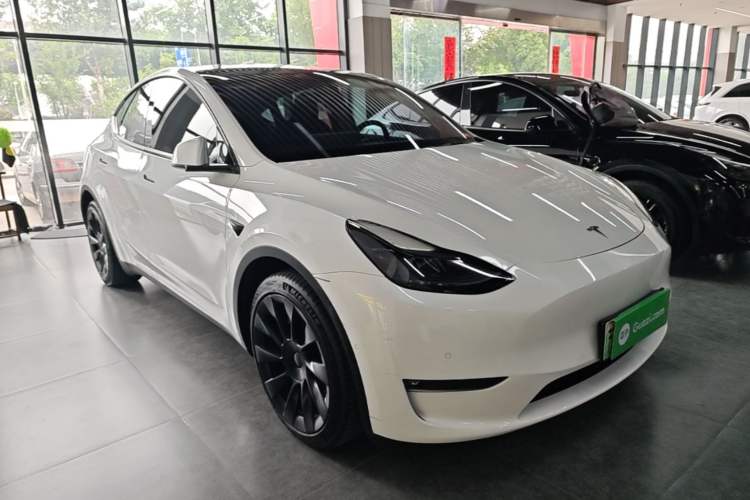 Used Tesla Model Y 2022 Long-Range All-Wheel-Drive Version Front Right 45 Deg