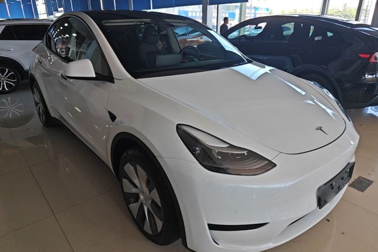 Used Tesla Model Y 2022 Rear-Wheel-Drive Version Front Right 45 Deg