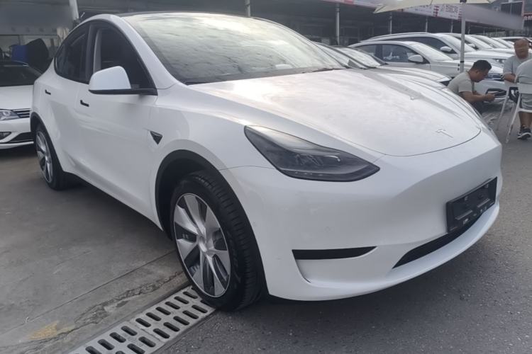 Used Tesla Model Y 2022 Rear-Wheel-Drive Version Front Right 45 Deg