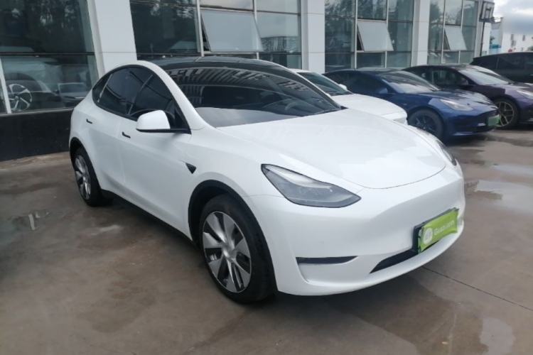 Used Tesla Model Y 2022 Long-Range All-Wheel-Drive Version Front Right 45 Deg