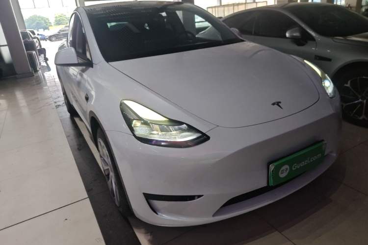 Used Tesla Model Y 2022 Rear-Wheel-Drive Version Front Right 45 Deg