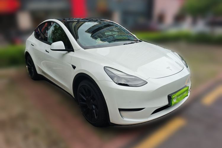 Used Tesla Model Y 2022 Long-Range All-Wheel-Drive Version Front Right 45 Deg