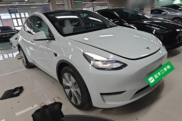 Used Tesla Model Y 2022 Long-Range All-Wheel-Drive Version Front Right 45 Deg