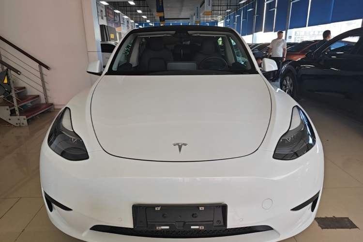 Used Tesla Model Y 2022 Rear-Wheel-Drive Version Front