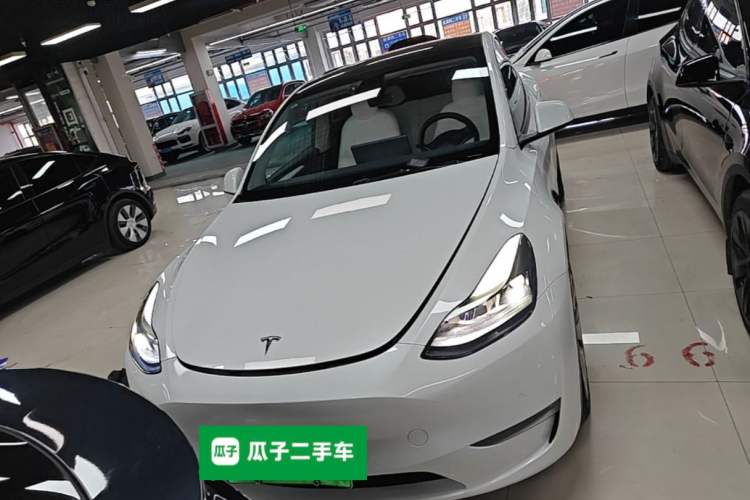 Used Tesla Model Y 2022 Long-Range All-Wheel-Drive Version Front
