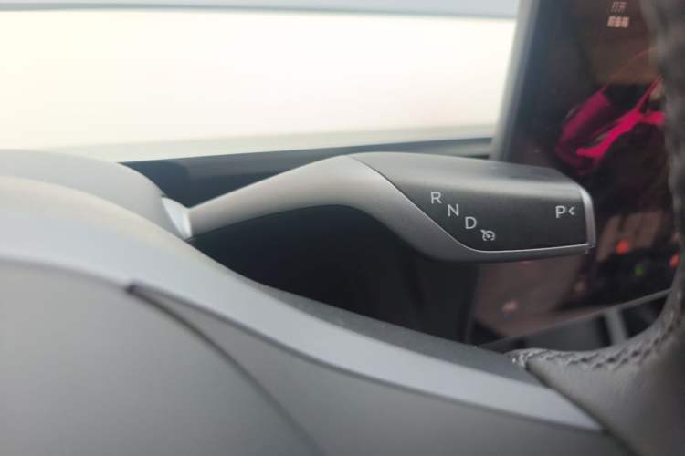 Used Tesla Model Y 2022 Performance High-Performance All-Wheel-Drive Version Gear Lever
