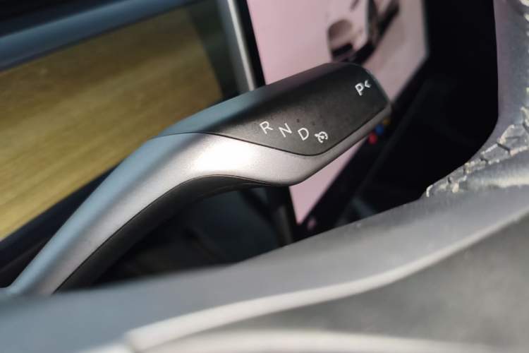 Used Tesla Model Y 2022 Revised Version Rear-Wheel Drive Gear Lever