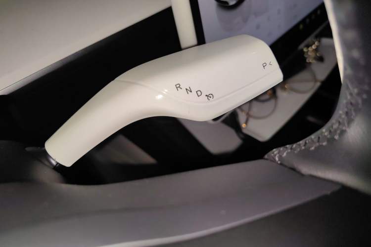 Used Tesla Model Y 2022 Revised Version Rear-Wheel Drive Gear Lever