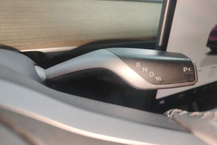 Used Tesla Model Y 2022 Revised Version Rear-Wheel Drive Gear Lever