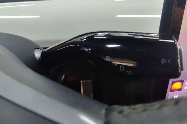 Used Tesla Model Y 2022 Revised Version Rear-Wheel Drive Gear Lever
