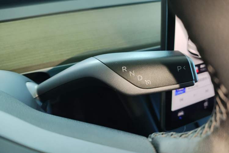 Used Tesla Model Y 2022 Revised Version Rear-Wheel Drive Gear Lever